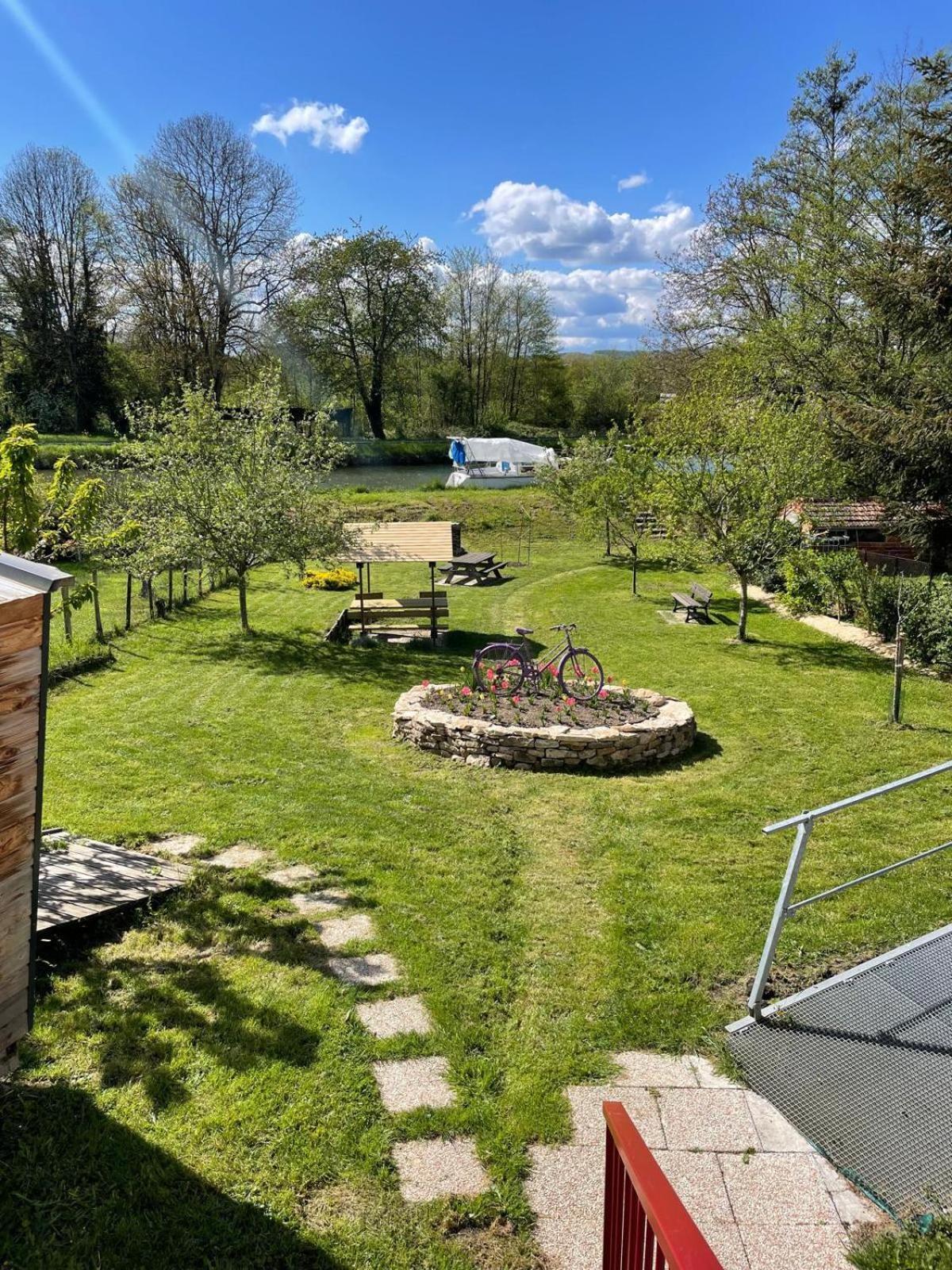 Cabanes De Randonnee Saint-Berain-sur-Dheune 外观 照片